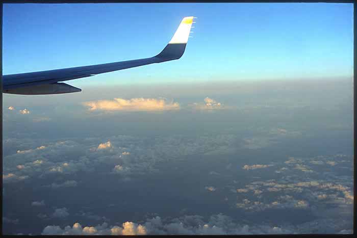 Flug über den Wolken