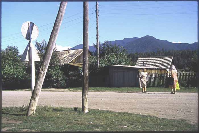 Nachbarinnen in Tjungur
